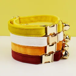 Collar terciopelo con campana etiqueta identificativa para gatos