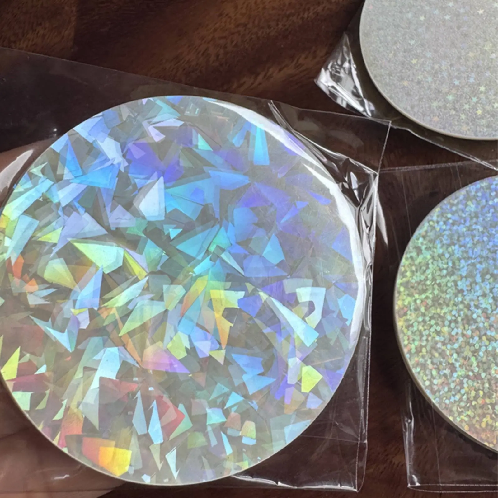 Foil holográfico para pins de mascotas – Disco laminado 75 mm - imagen 2