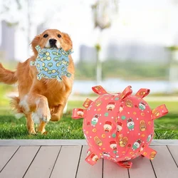 Juguete interactivo con campanas y mango de felpa para perros
