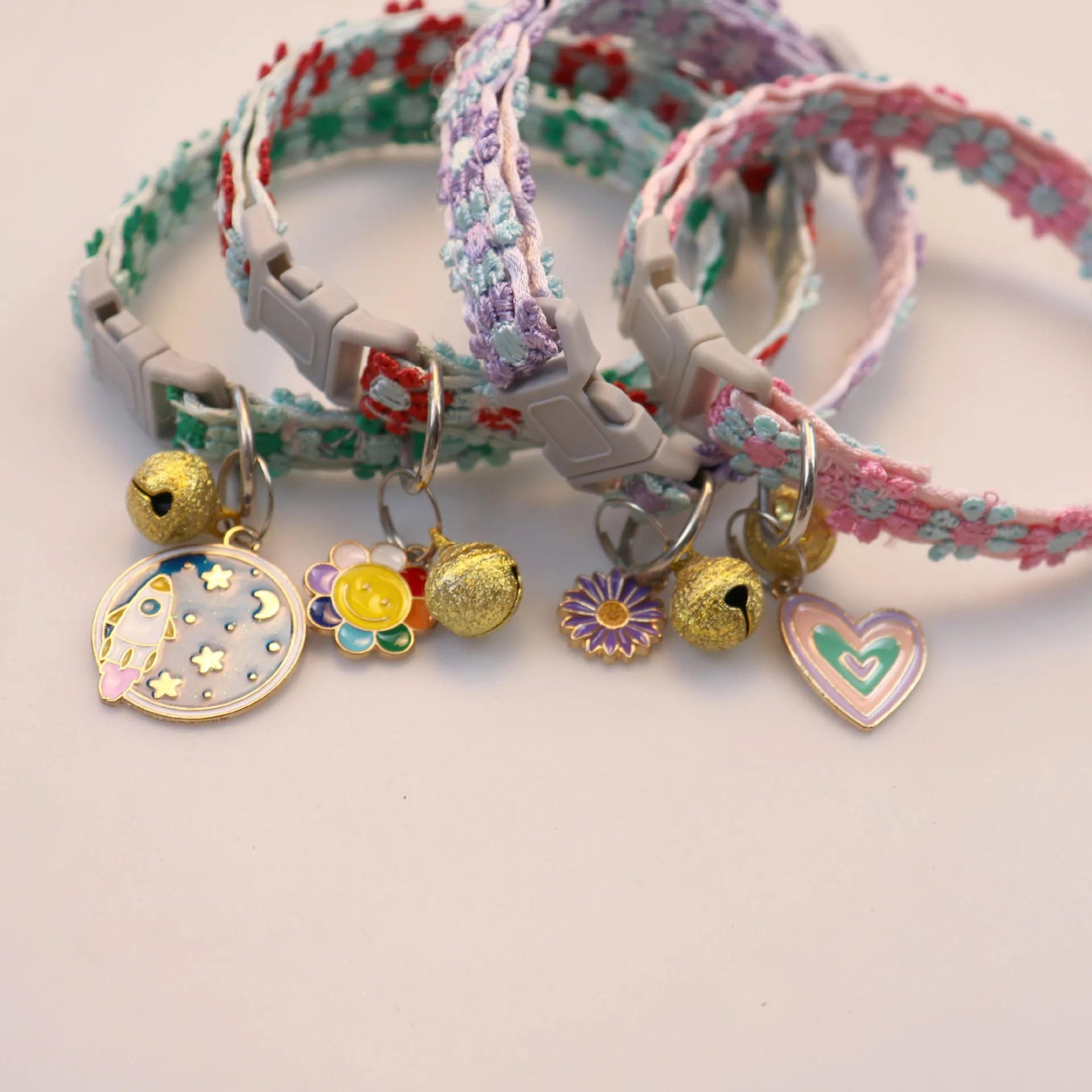 Collar de flores para Gato con campana, Collar ajustable para cachorros, gatitos y gatos, Collar de seguridad, collares coloridos, accesorios para mascotas - imagen 2