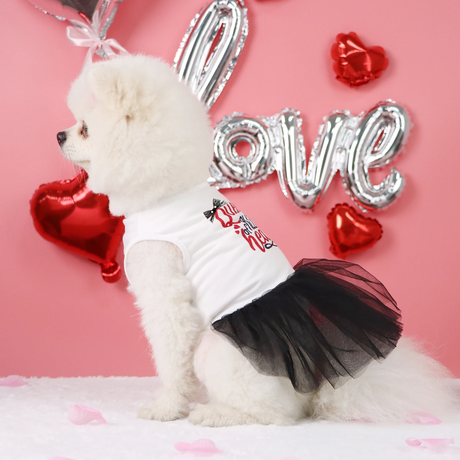 Vestido para mascotas con falda de tul rosa y elementos de amor, lindo traje para cachorros, ropa moderna para perros pequeños, ropa dulce para mascotas para el día de San Valentín - imagen 2