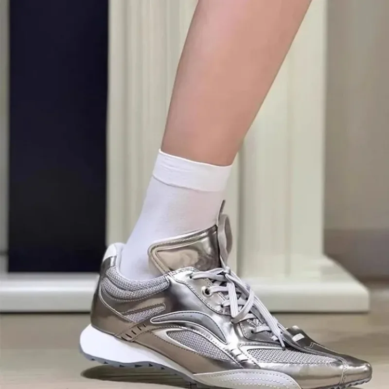 Zapatos deportivos de punta estrecha a la moda, aumento de hilo dorado y plateado, nuevo diseño de público pequeño para mujeres adultas, zapatos informales de verano - imagen 4