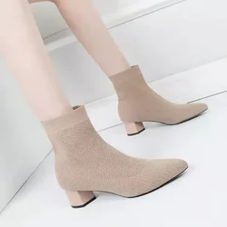 Botas de mujer tricotadas - moda otoño-invierno 2023, tacón bajo