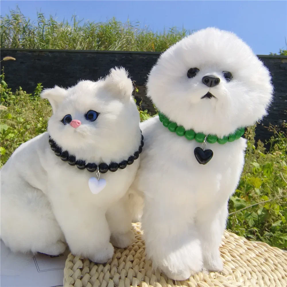 Corazón metálico con detalles finos