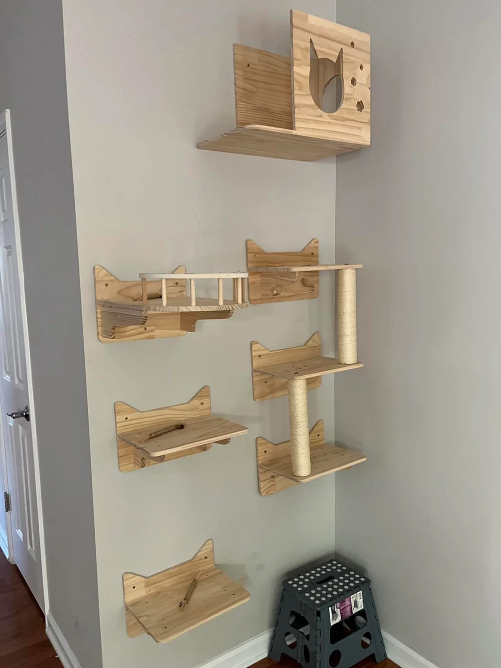 Estantes de madera para árbol de gato montados en la pared, postes rascadores, torre para gatos trepadora, hamaca con perchas flotantes sólidas, escalones y escalera - imagen 4
