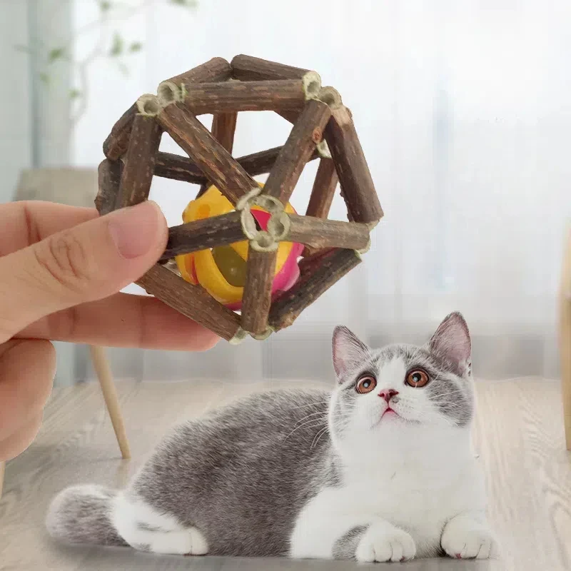Juguete de bola de hierba gatera de madera Natural, solución para masticar y jugar para gatos