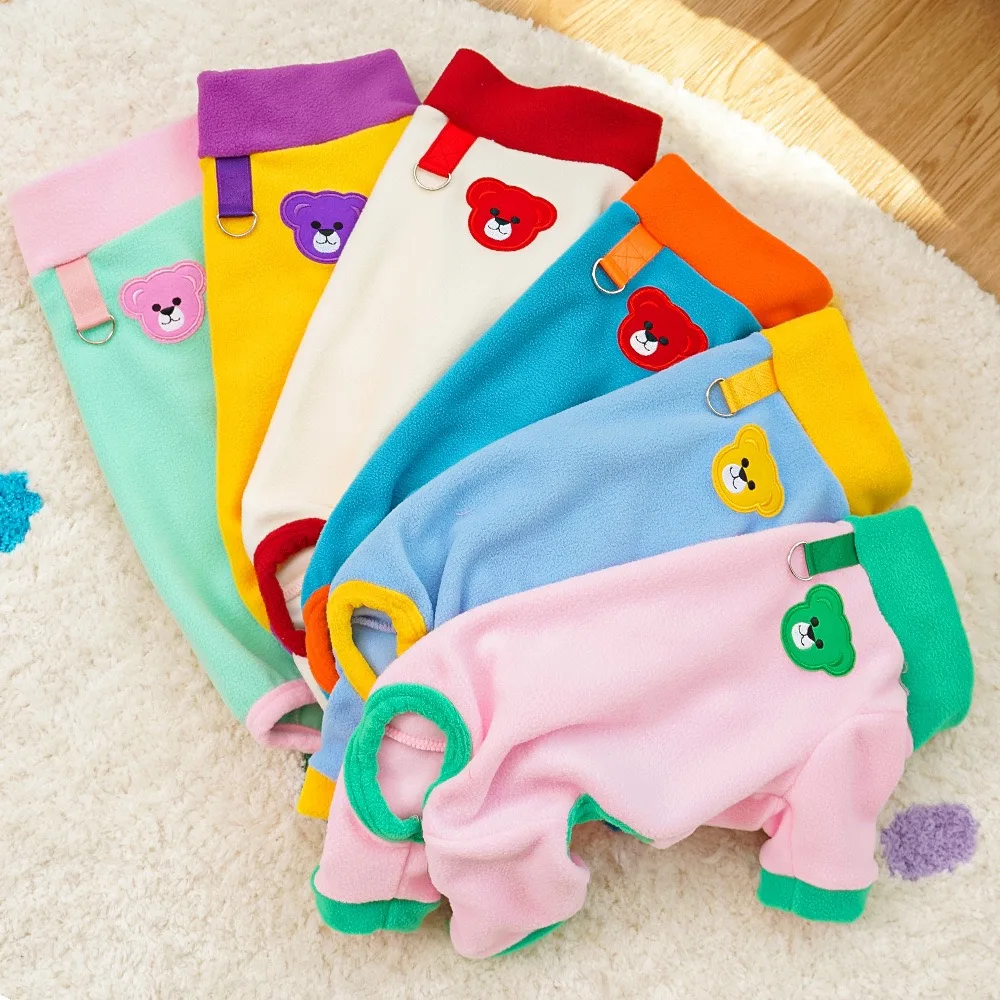 Sudaderas de lana de colores contrastantes para perros y mascotas, ropa de invierno de cuatro patas con retales de oso bonito para cachorros pequeños, monos para gatos de Año Nuevo