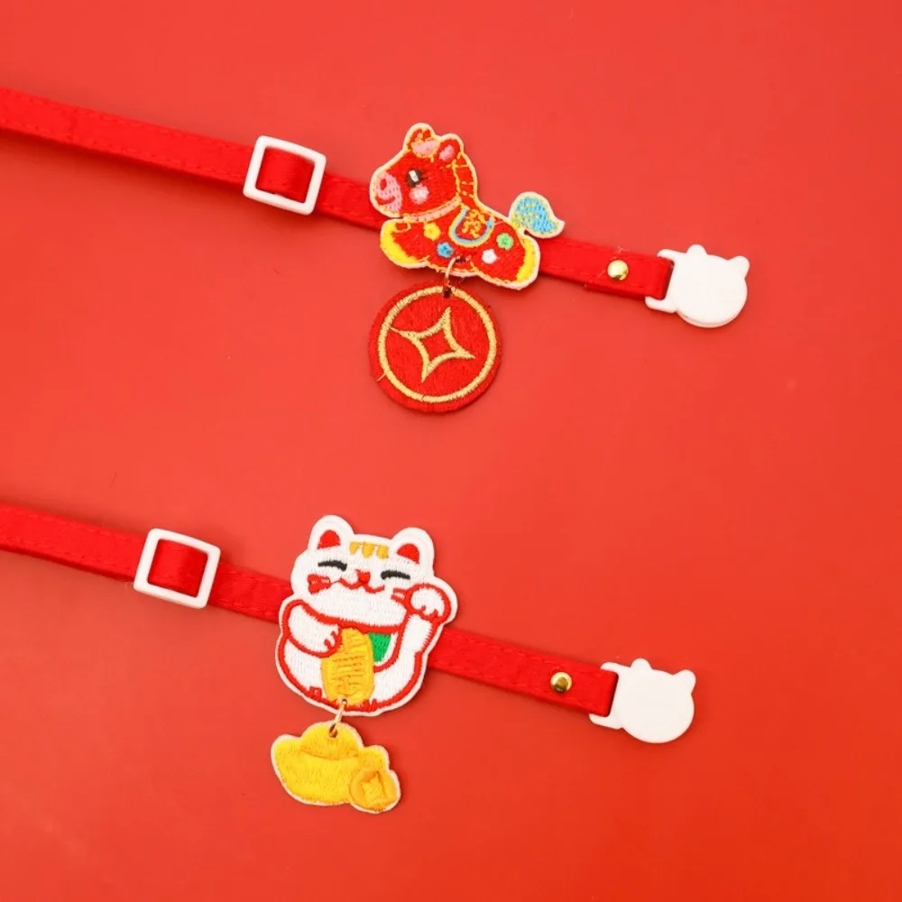 Collar para gatos y perros con motivo Año del Caballo 2026 - Rojo - imagen 4