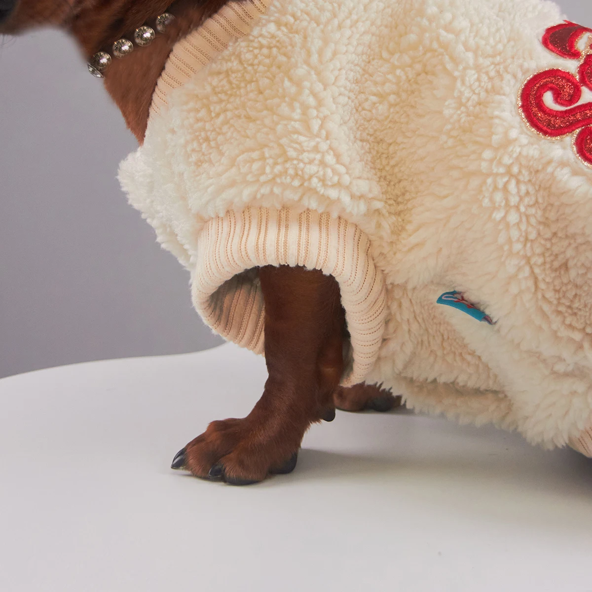 Chaqueta de sudadera de lana para perros Wiener, chaleco blanco cálido de invierno de manga corta para perros de tejón Dachshund en clima frío - imagen 4