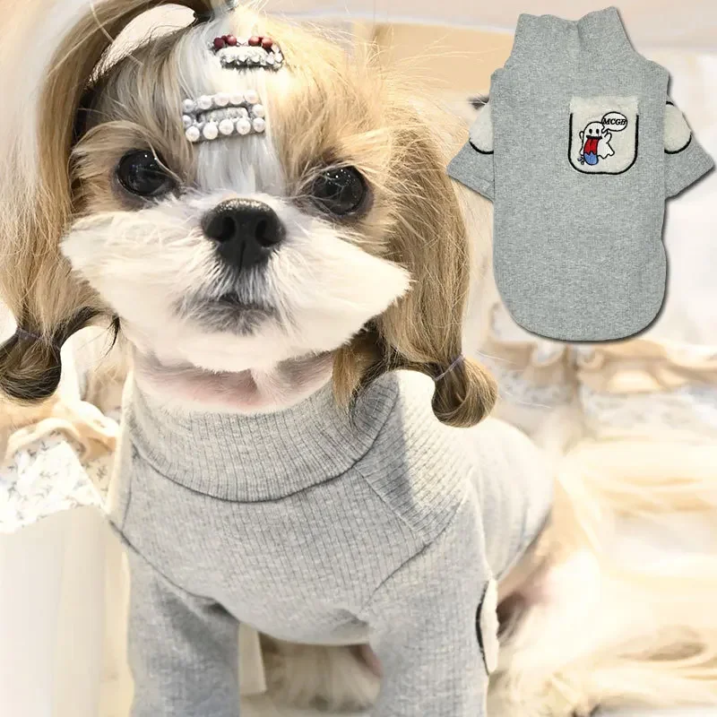 Sudadera con capucha gris de cuello alto para cachorro, camisa inferior de manga larga de lana de cordero bordada, ropa para perros pequeños y gatos de peluche de otoño e invierno