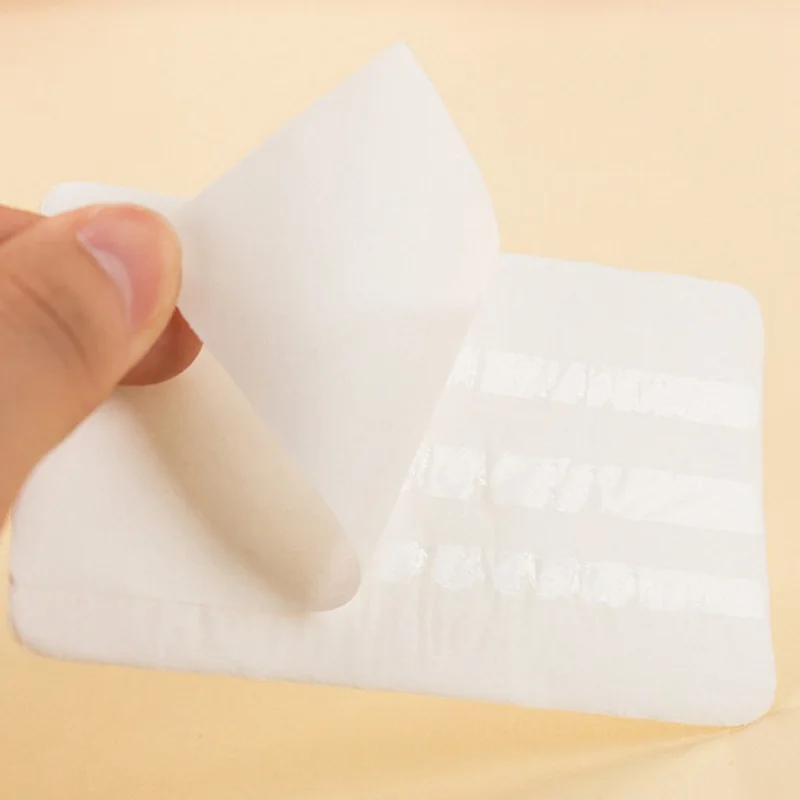 un trozo de papel con un patrón rayado