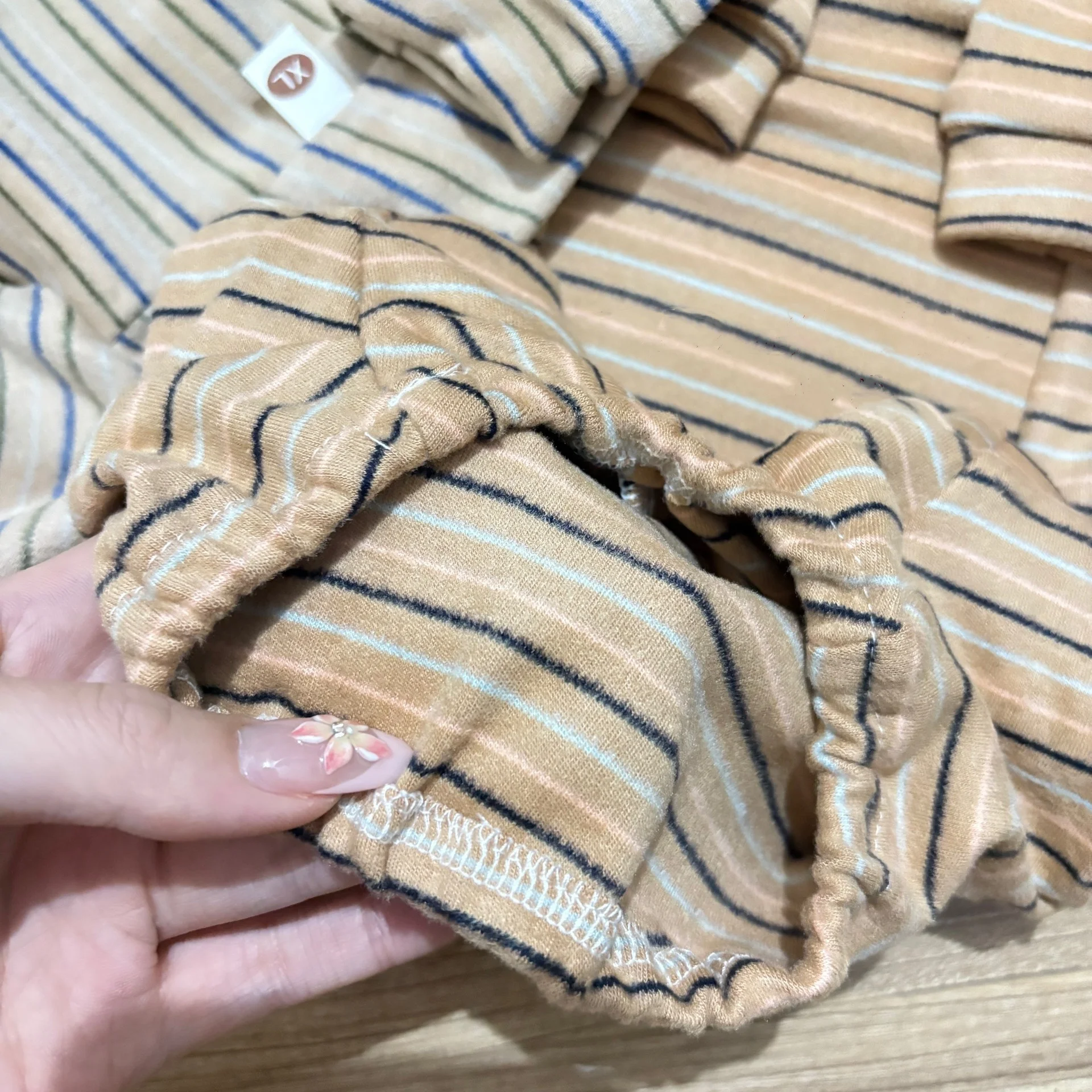 Camiseta interior suave de 4 patas para gato Sphynx, mono a rayas gris caqui para Devon Rex, pijamas de primavera y otoño para gato sin pelo, invierno - imagen 4