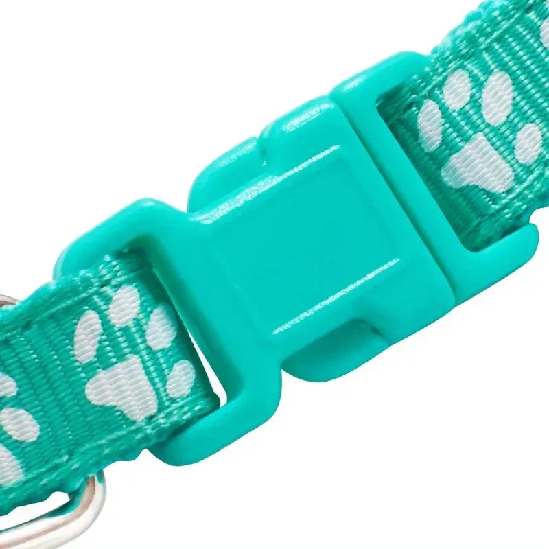 Collar ajustable con campana y estampado de patas para gato y perro - imagen 5
