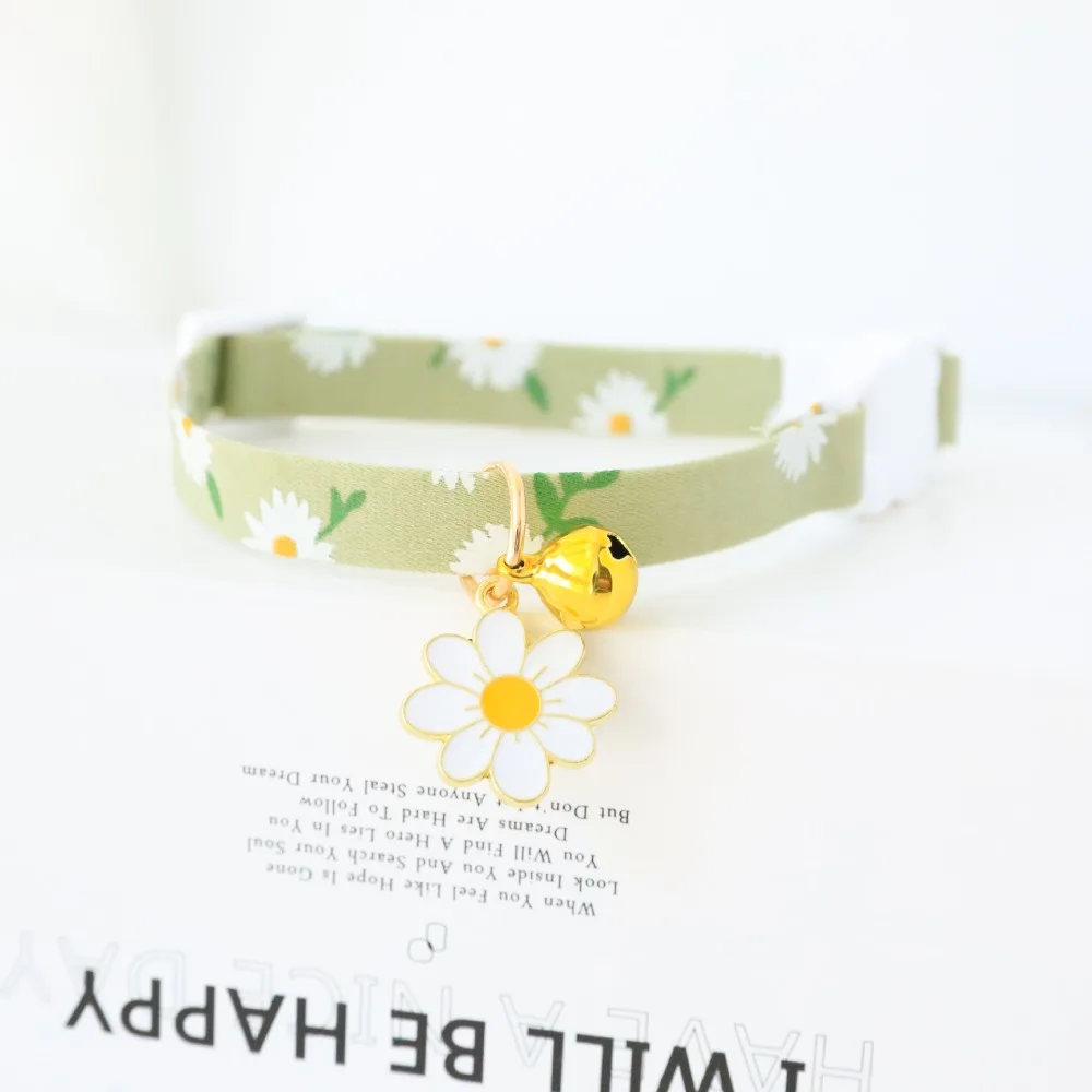 Collar con colgante de flor y campanilla decorativa para gatos y perros - imagen 5