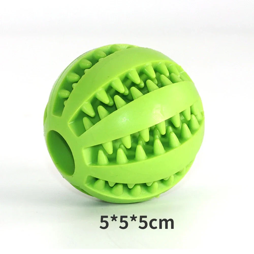 Una bola verde con una medición de 5+5 cm