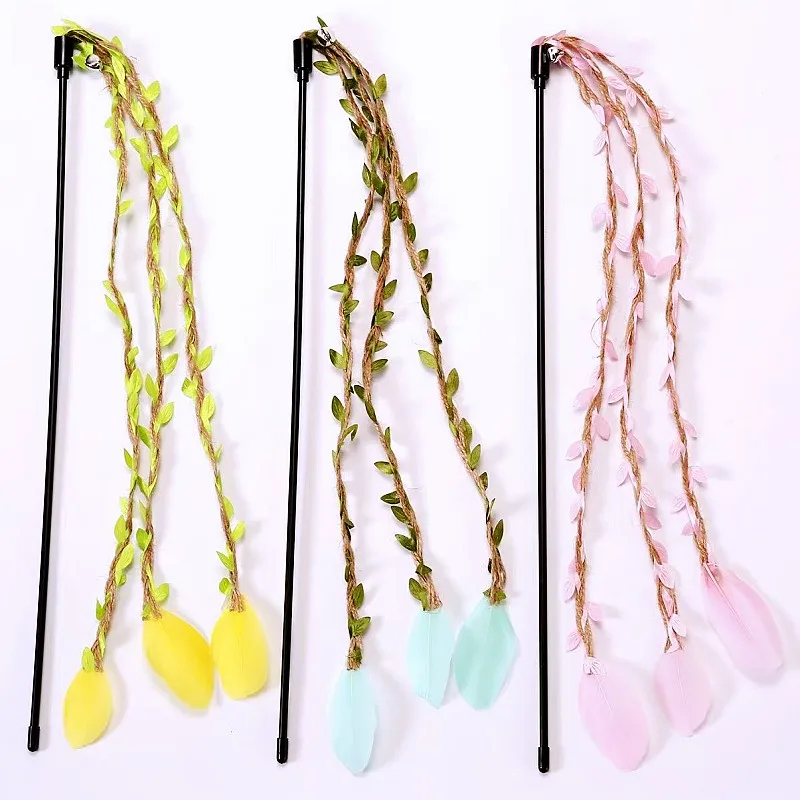 Juguete palo interactivo para gatos con plumas, cuerda y campana