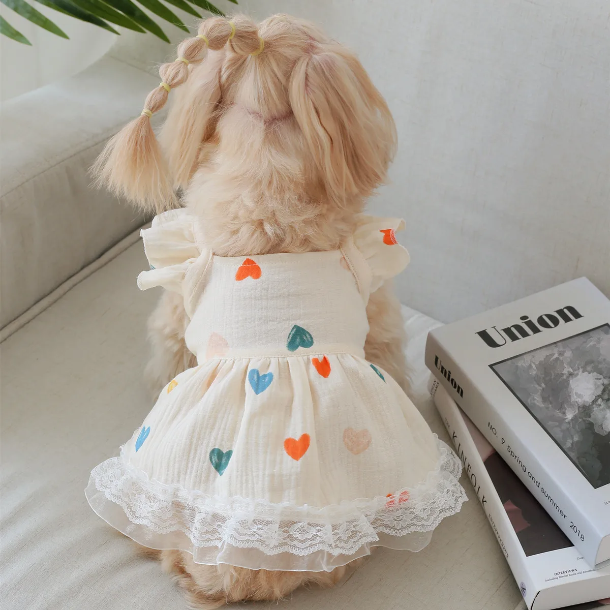 Vestido amarillo claro con mangas de mosca en forma de corazón para mascotas, chaleco para las cuatro estaciones para gatos y perros, ropa para cachorros, vestidos para perros pequeños