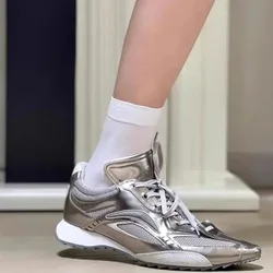 Zapatos deportivos para perros con puntera estrecha y dorada