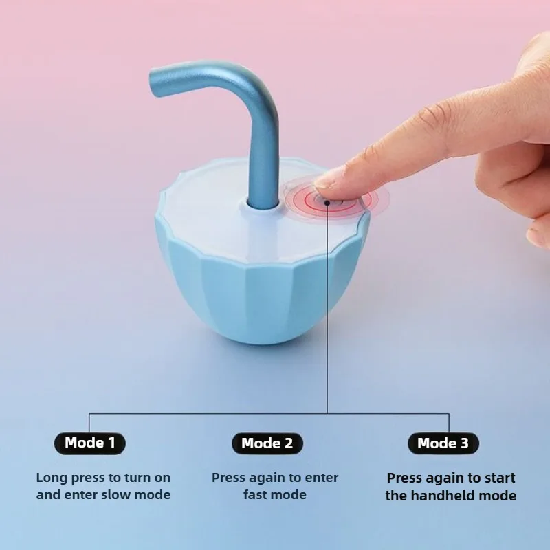 Una mano presionando un botón sobre el objeto azul