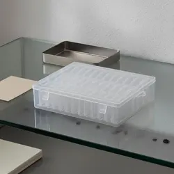 Caja organizadora con compartimentos para gatos y perros