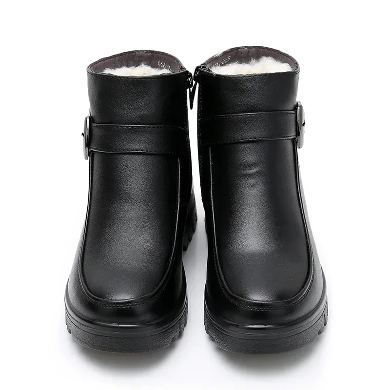 Botines de cuero genuino para mujer, botas de nieve cálidas de felpa gruesa, botines antideslizantes impermeables para madre, moda de invierno