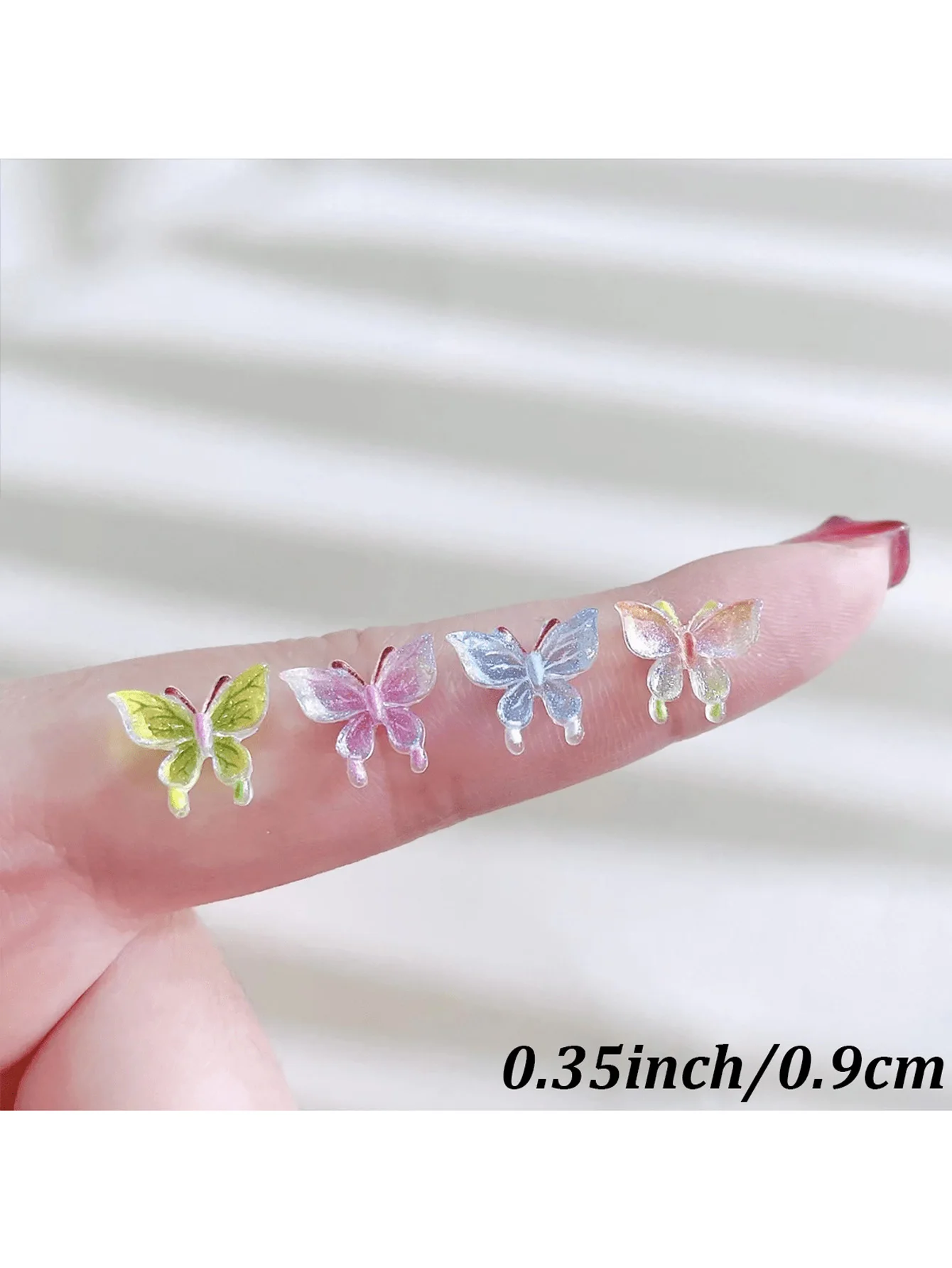 Detalle tridimensional mariposas nail art