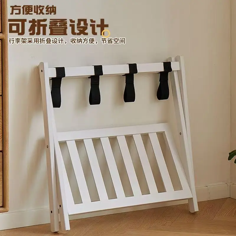 Estantería plegable de dos niveles instalada junto a una pared