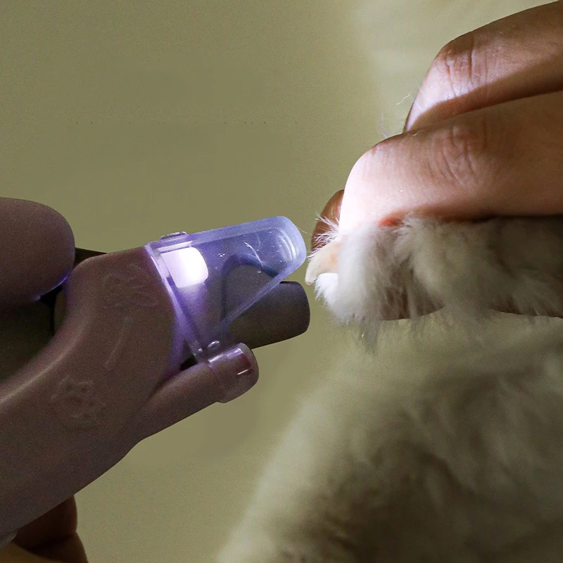 Cortauñas LED para mascotas con luz integrada, corte de uñas fácil y seguro para perros y gatos, agarre cómodo, herramienta cortaúñas suave - imagen 5