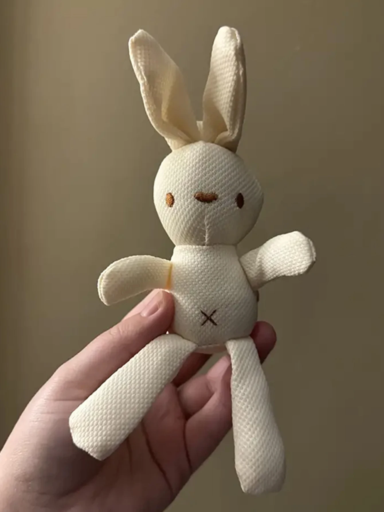 1 rabbit design pet grinding plush toy - Durable rabbit pet plush toy, as a Halloween, Christmas gift - imagen 4