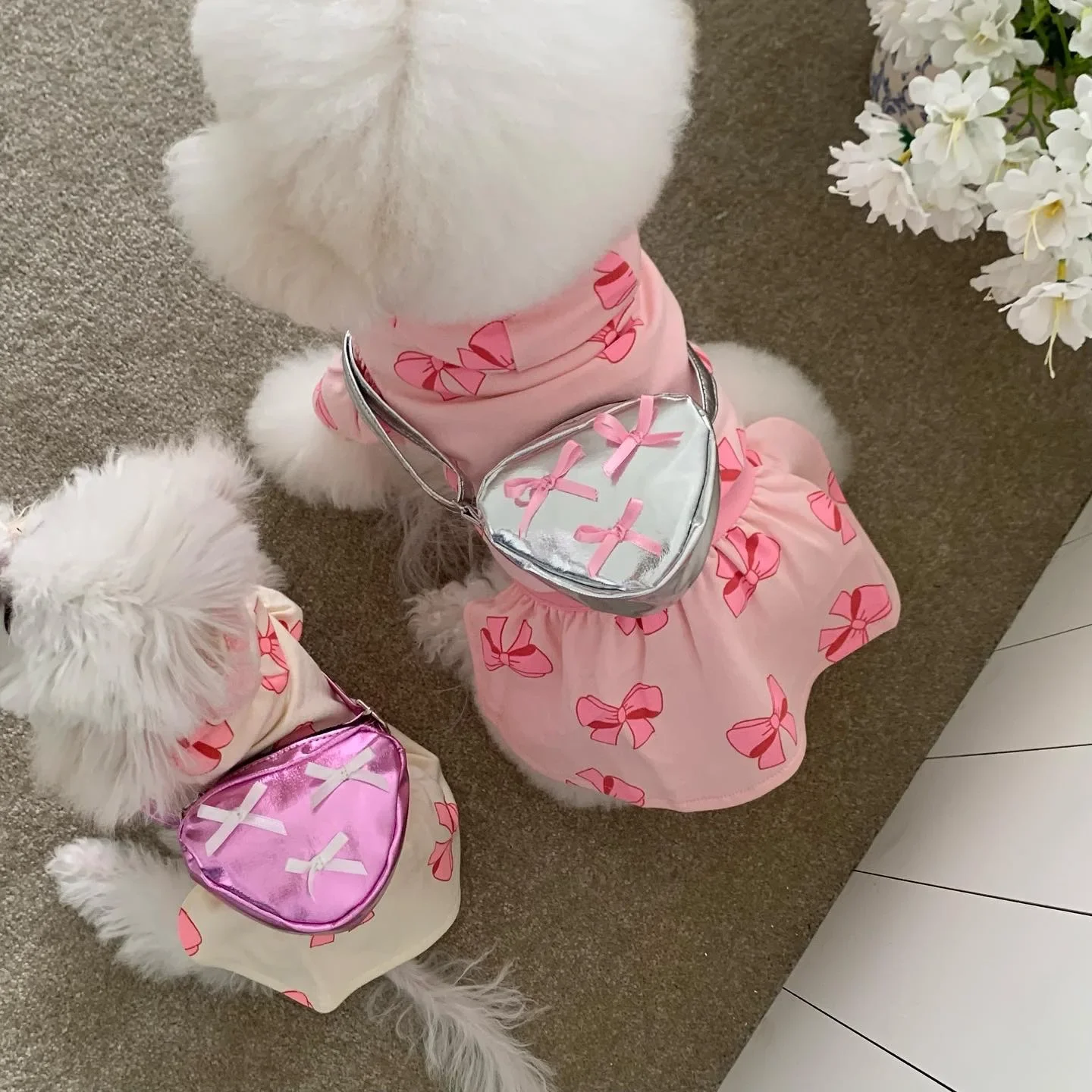 Mochila triangular INS para perro, bolsa de transporte con lazo plateado, bandolera pequeña para perro, gato, bolsas de transporte para caca de perro