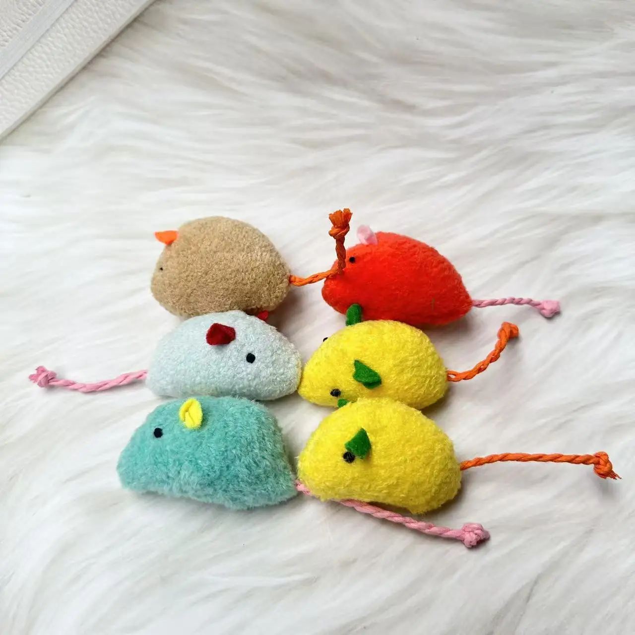 Mordedor dental ratón de peluche para gatos – Juego interactivo - imagen 2