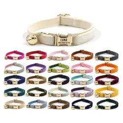 Collar de terciopelo para gato con grabado personalizado y campana