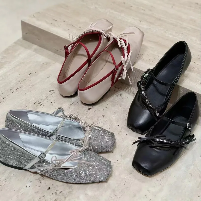 Zapatos Mary Jane para perro: lazo, pedrería, hebilla – Punta cuadrada - imagen 3