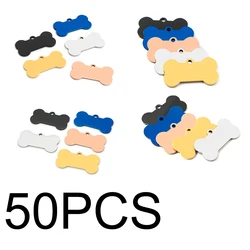 Venta al por mayor, 50 Uds., etiquetas de llavero de Metal en forma de hueso para mascotas, etiquetas de identificación de gato de moda grabadas personalizadas, accesorios y decoración para Collar de perro