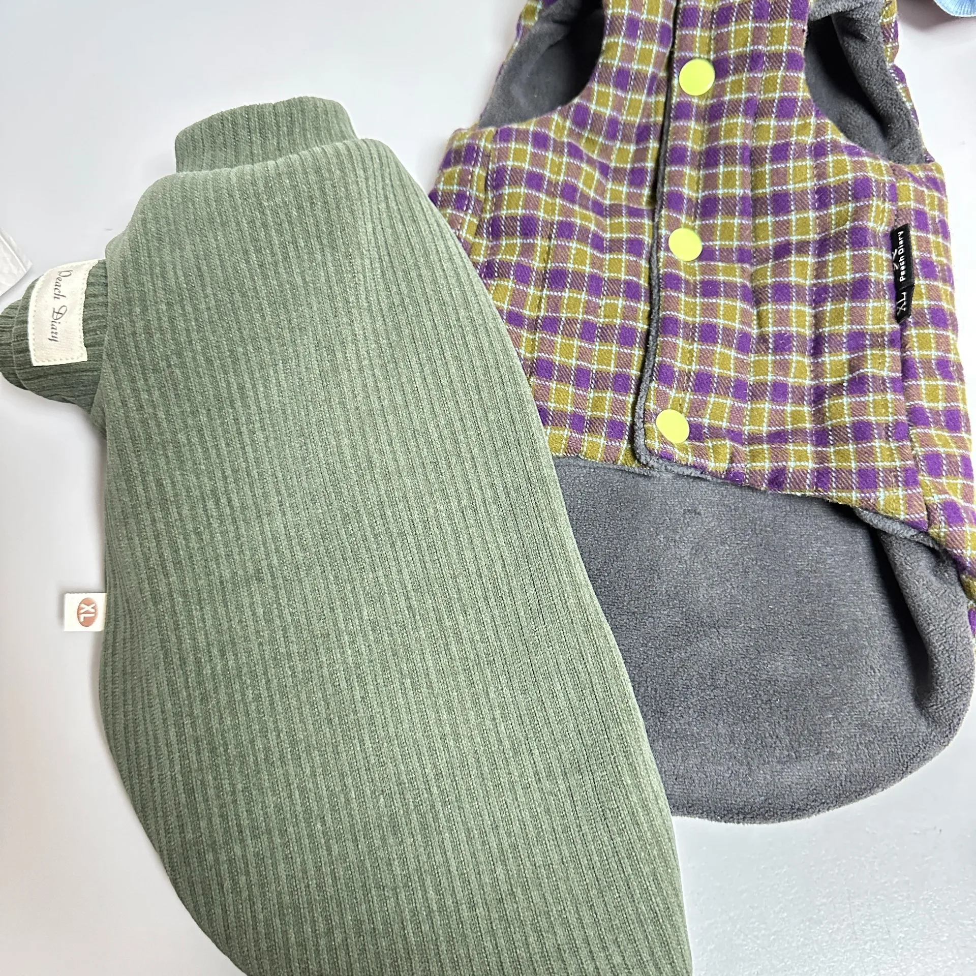 Traje de cuadros verde invierno para gatos Chaleco de vellón grueso Cálido abrigo de manga larga para gato sin pelo Sudadera de primavera para Sphynx - imagen 3