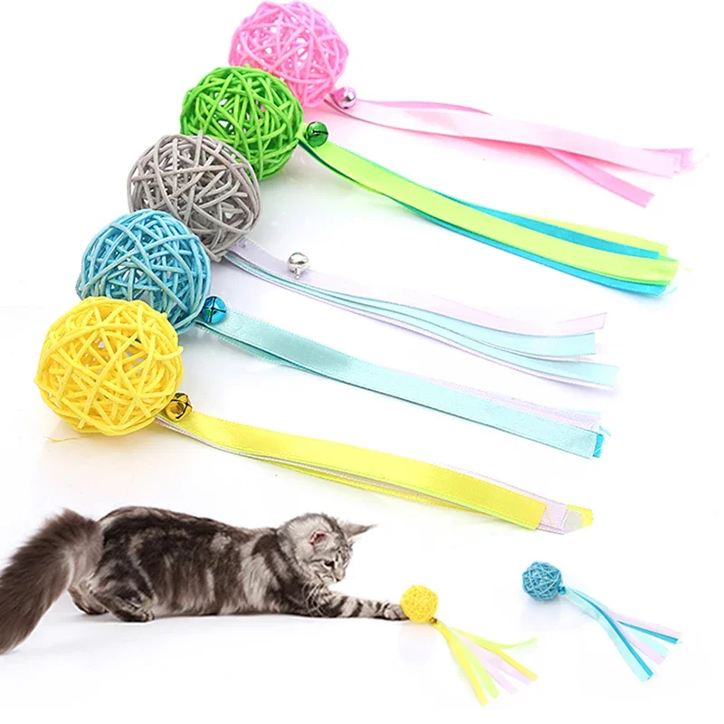 Juguete para gatos, bola de ratán multicolor, campana trasera, juego interactivo, suministros para mascotas