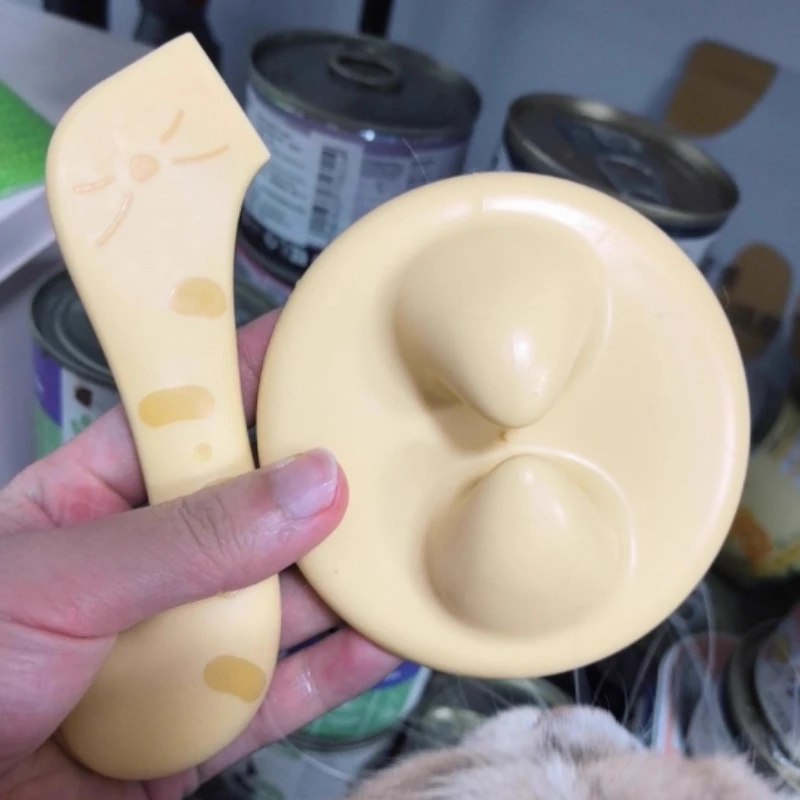 Cuchara para comida para mascotas, tapa y abridor de latas de silicona para comida húmeda para perros y gatos, herramienta de almacenamiento y alimentación multifuncional, cuchara con apertura de tapa enlatada - imagen 5