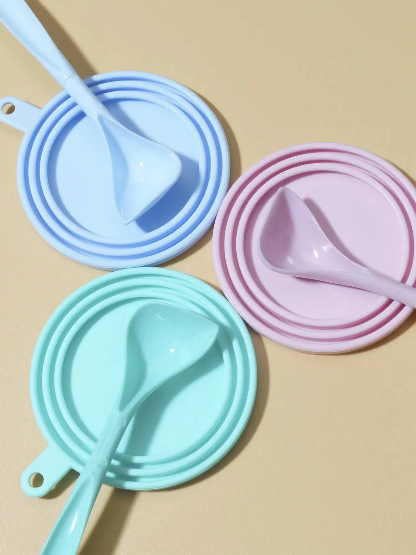Juego tapas universales y cucharas para latas de comida gatos y perros - imagen 2