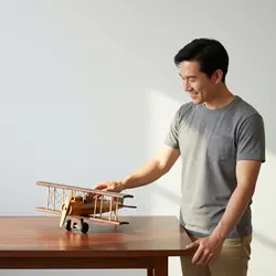 Avión de madera vintage para decoración de estantería y hogar