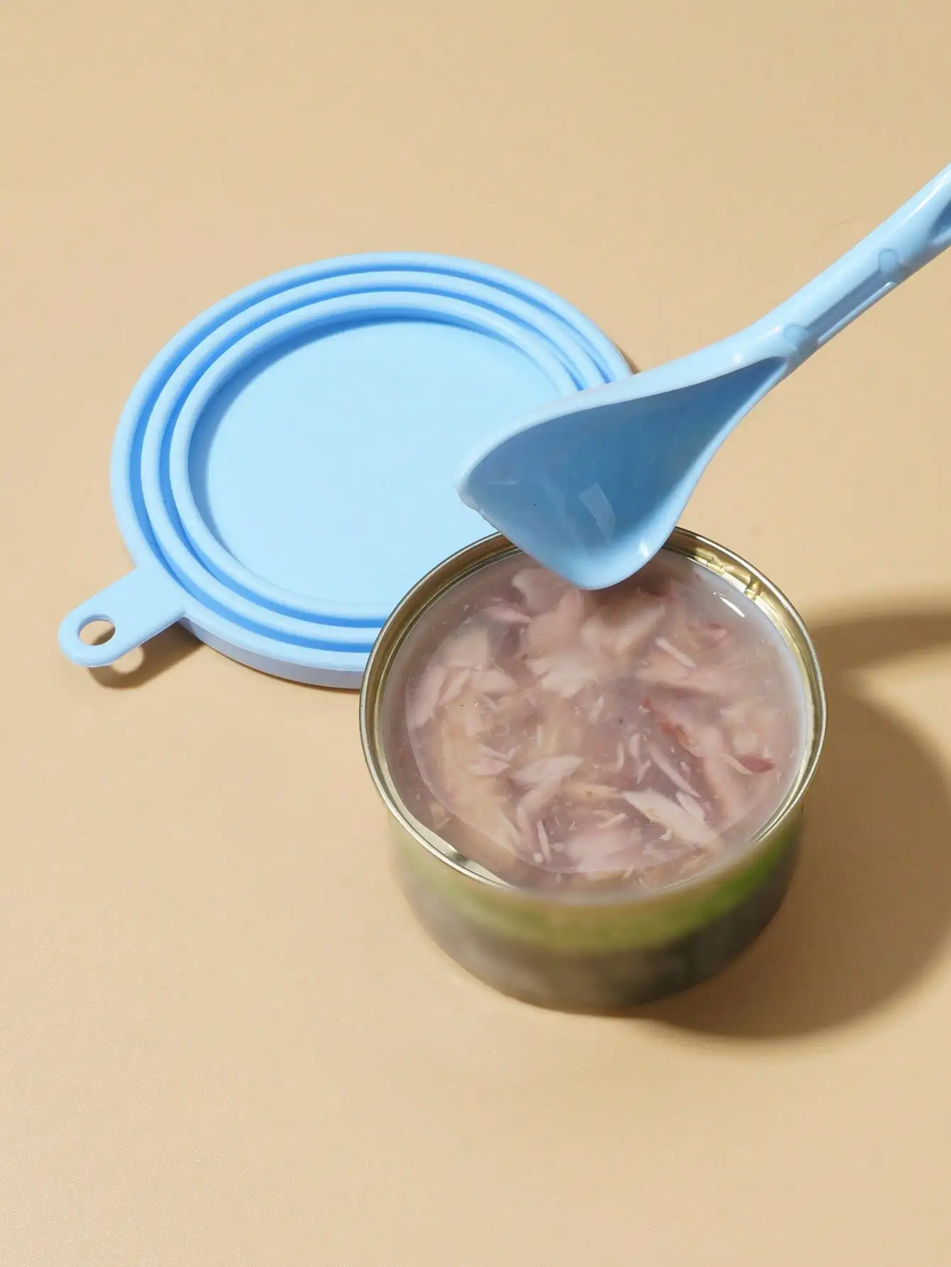 Juego tapas universales y cucharas para latas de comida gatos y perros - imagen 3