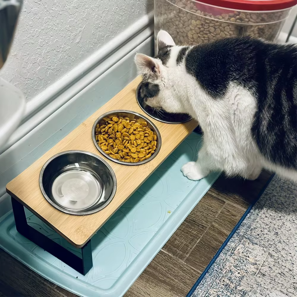 Comedero elevado para gatos con base de madera y acero inoxidable - imagen 2