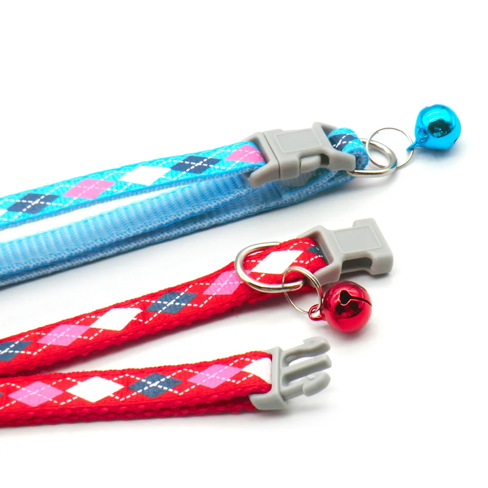 Collares en estantería