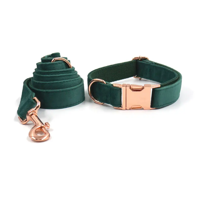 Collar navideño verde detalle