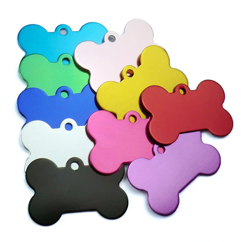 Etiquetas de hueso grabadas en varios colores