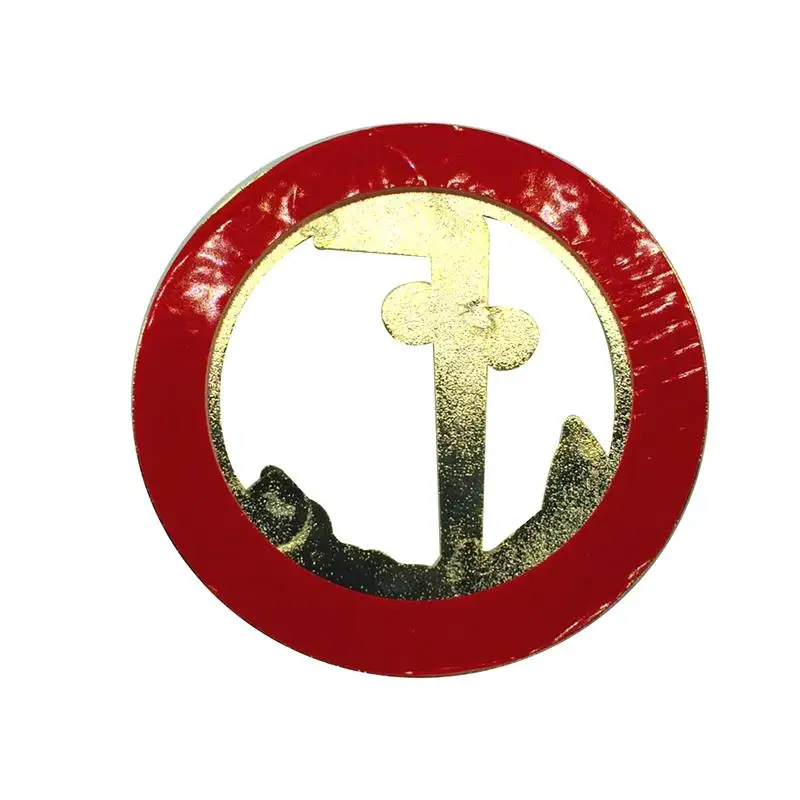 Detalle del emblema masónico adherido