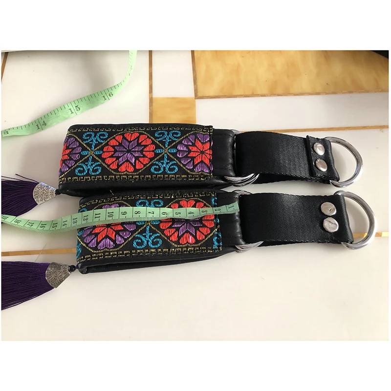 Collar de perro con borla decorativa