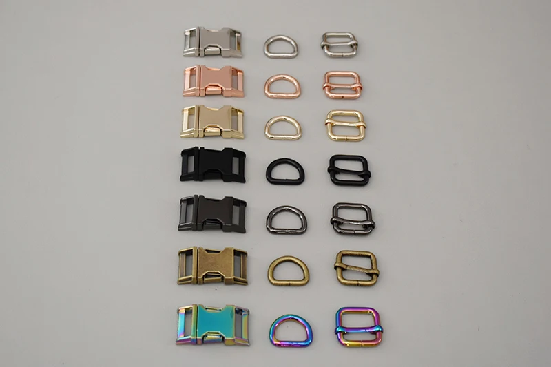 Hebillas montadas en collar de mascota