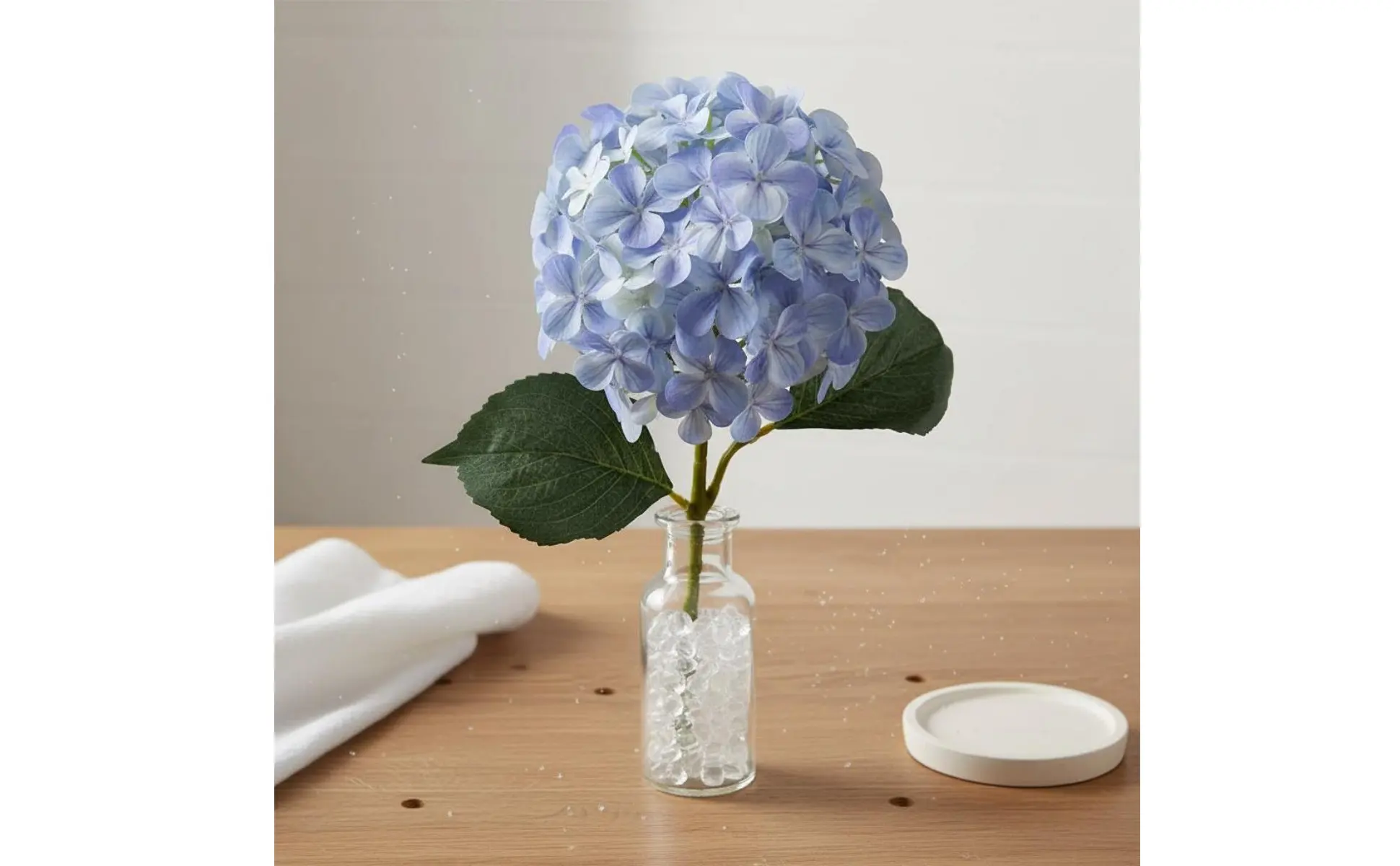 Arreglo de hortensia artificial en jarrón de cristal para centro de mesa
