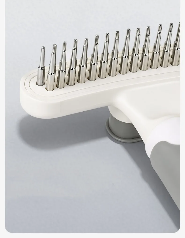 Dientes del rastrillo recogiendo pelo