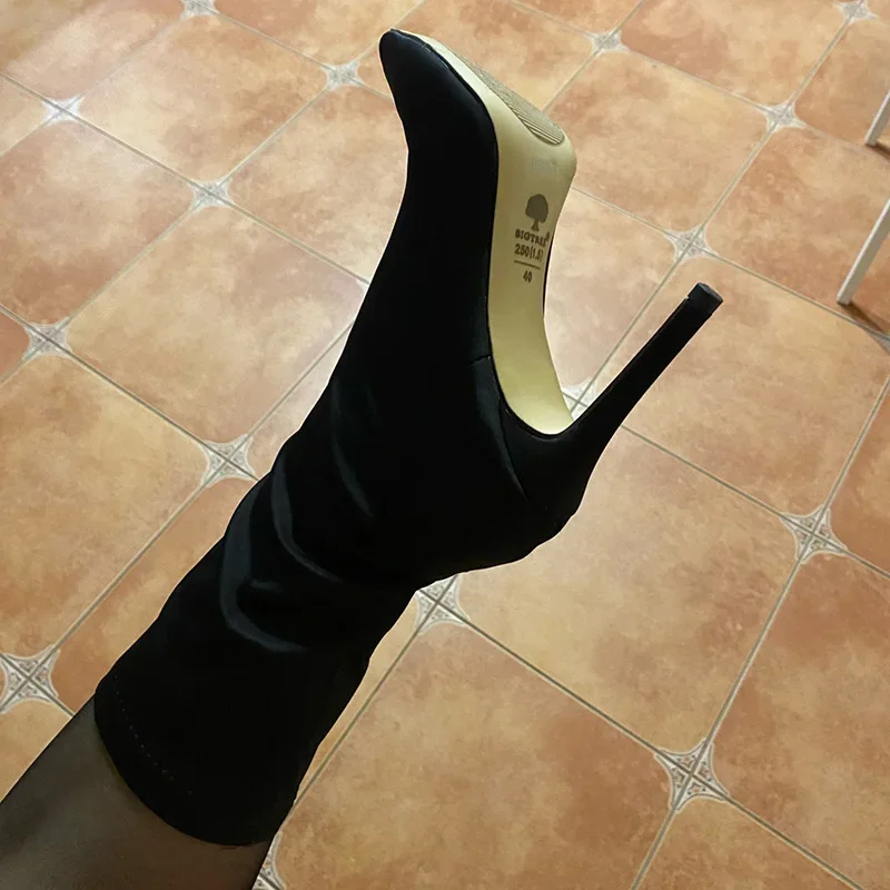 Look de fiesta con botas verdes
